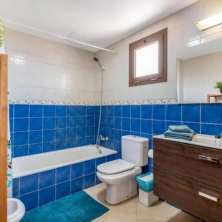 House - Sleeps 4 & Swimming Pool * تياس