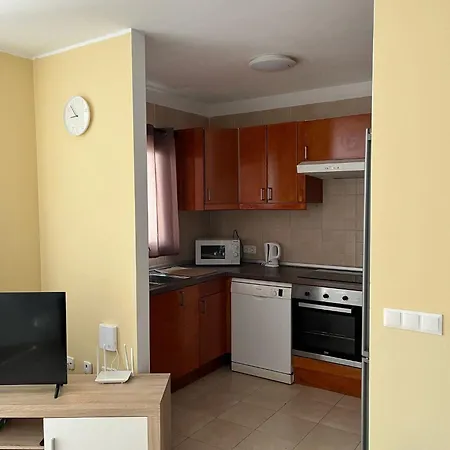 House - Sleeps 4 & Swimming Pool *