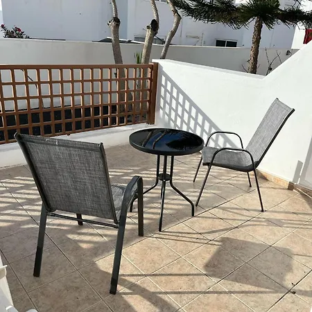 House - Sleeps 4 & Swimming Pool تياس