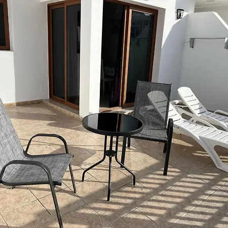 House - Sleeps 4 & Swimming Pool