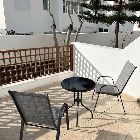 House - Sleeps 4 & Swimming Pool فيلة تياس