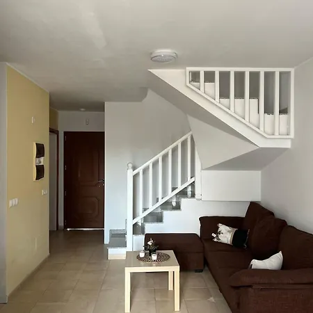 House - Sleeps 4 & Swimming Pool * تياس