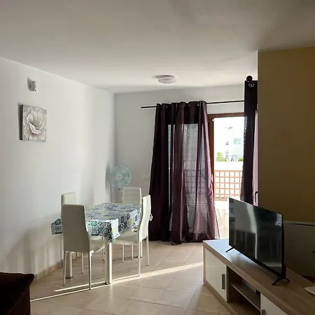 House - Sleeps 4 & Swimming Pool فيلة