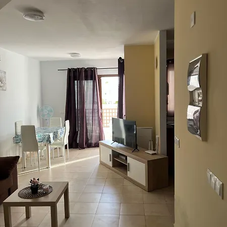 House - Sleeps 4 & Swimming Pool فيلة *