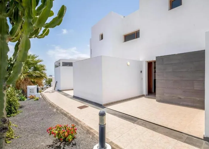 House - Sleeps 4 & Swimming Pool Villa