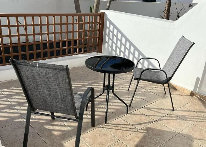 House - Sleeps 4 & Swimming Pool Tias