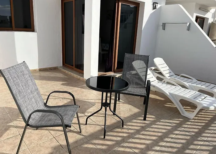 House - Sleeps 4 & Swimming Pool